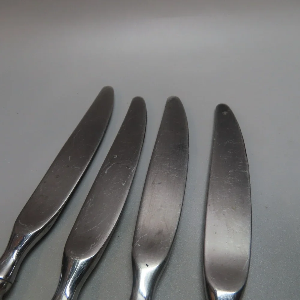 ONEIDA EASTON STAINLESS SET OF 4 BUTTER KNIVES‎ - USED